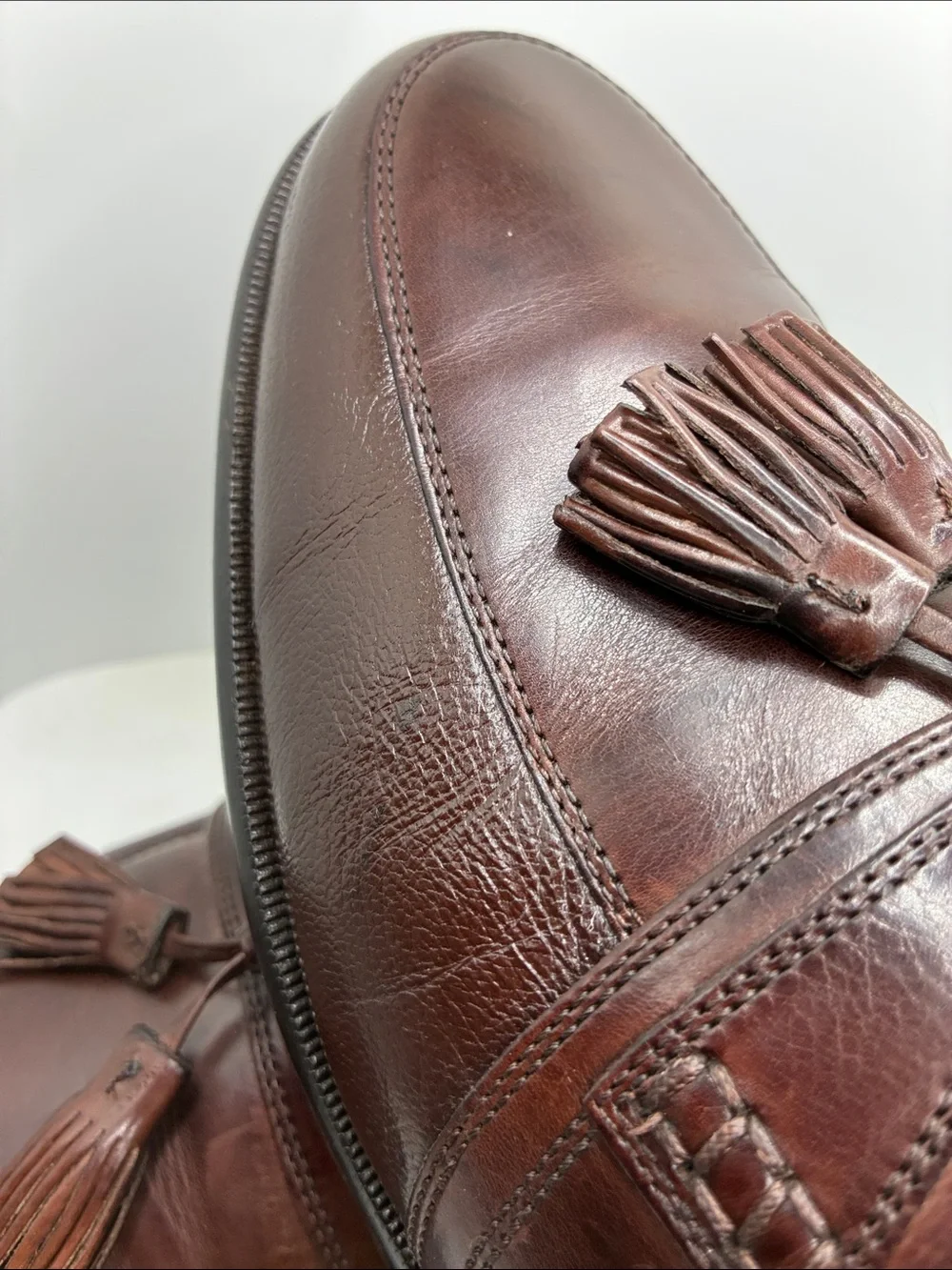 JOHNSON AND MURPHY MEN OXFORD  SIZE 10 M. BROWN/ LEATHER TASSEL DESIGN